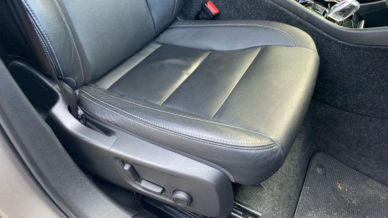 Volvo Xc40 2.0 B4P Inscription 5dr AWD Auto Petrol Estate